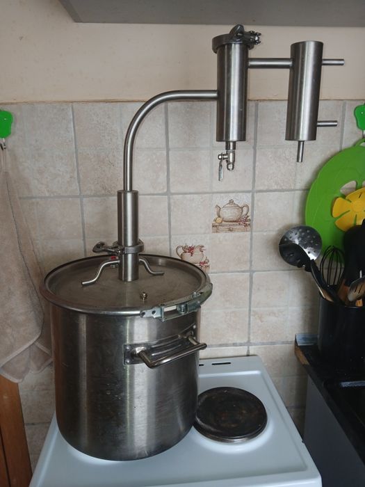 Продам дистилятор на 17 литров с нержавеющей стали за 45000 .
