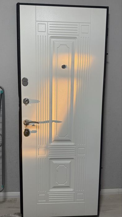 Продам входную дверь