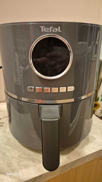 Продавм хлебопекарна Moulinex или еър фрайер Tefal