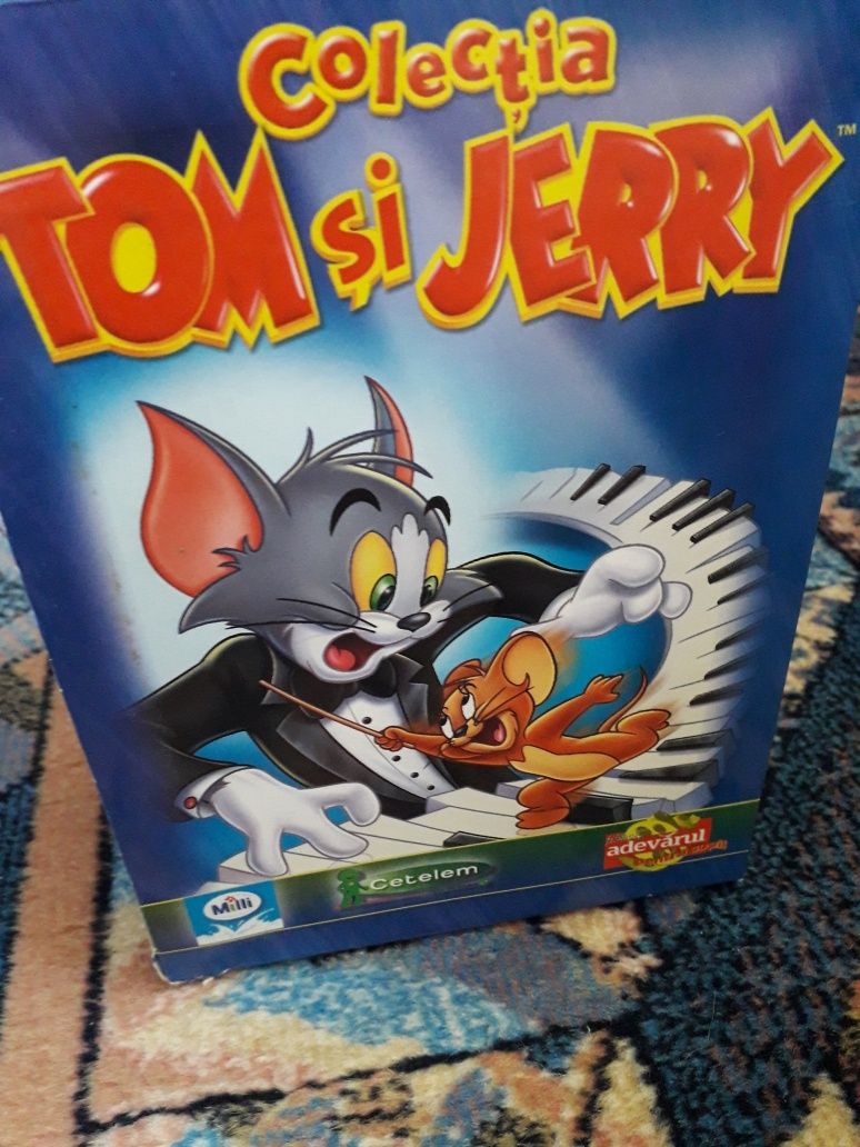 Vând colecție DVD Tom și Jerry 8 buc..Subtitrate in română