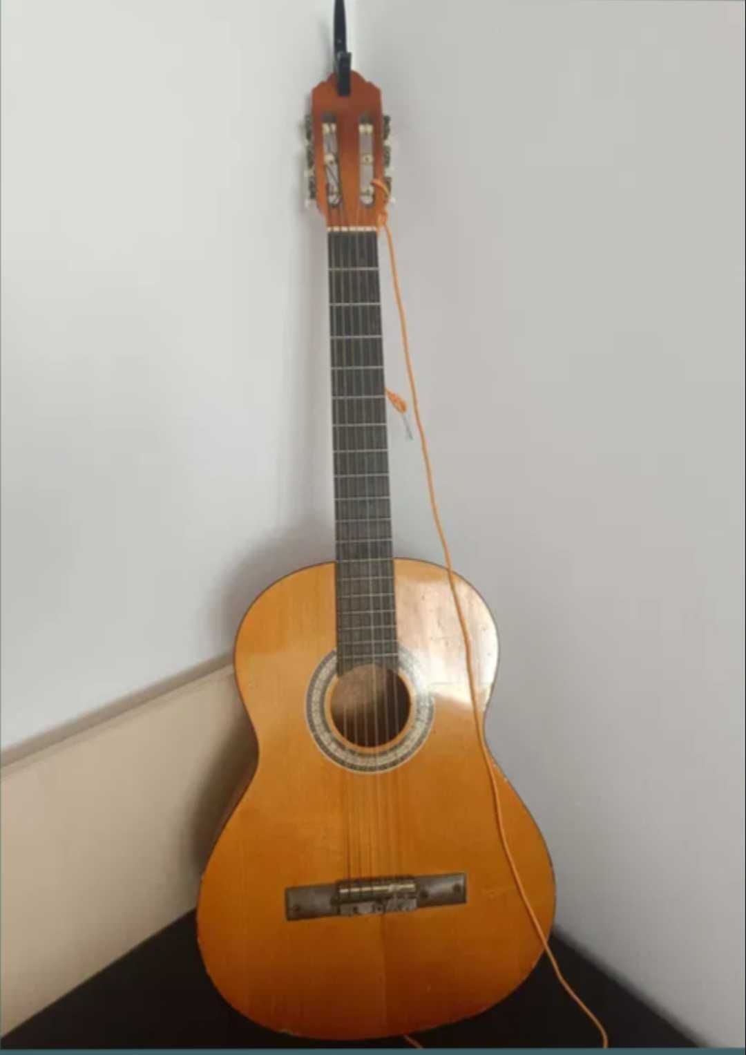 Chitara clasica la mana doua