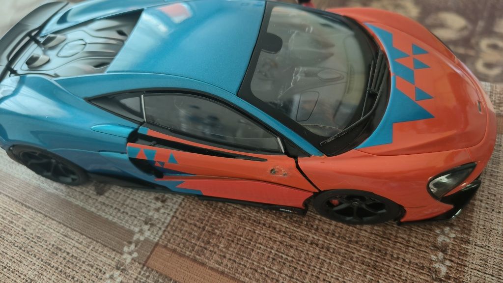 McLaren 600 lt solido със счупено дясно огледало