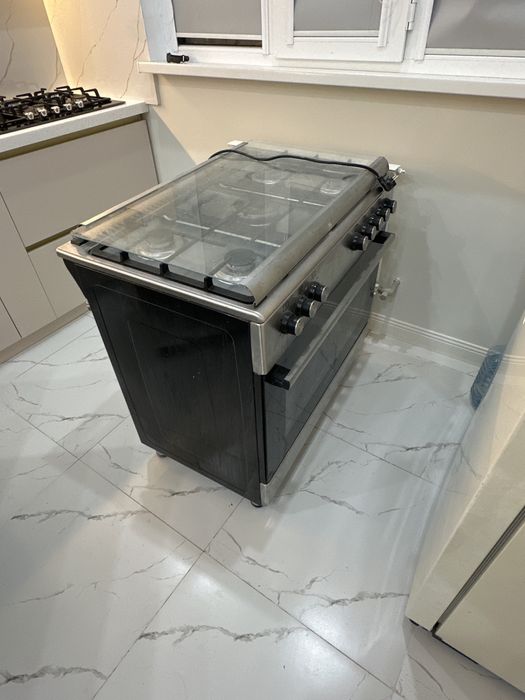 Газовая плита в хорошем состоянии.