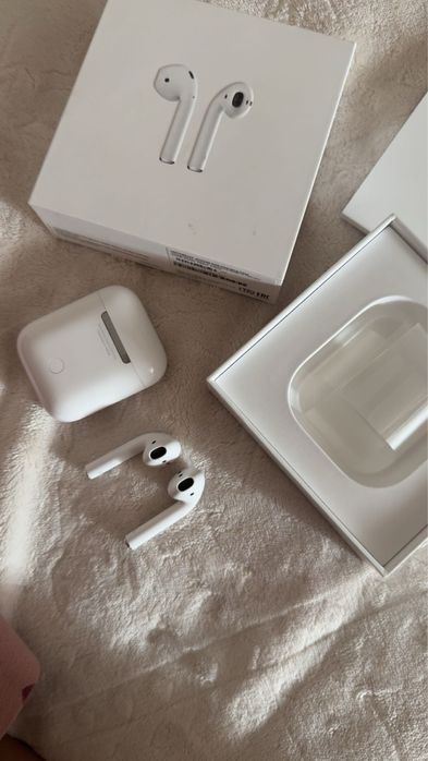 Продаю airpods 1