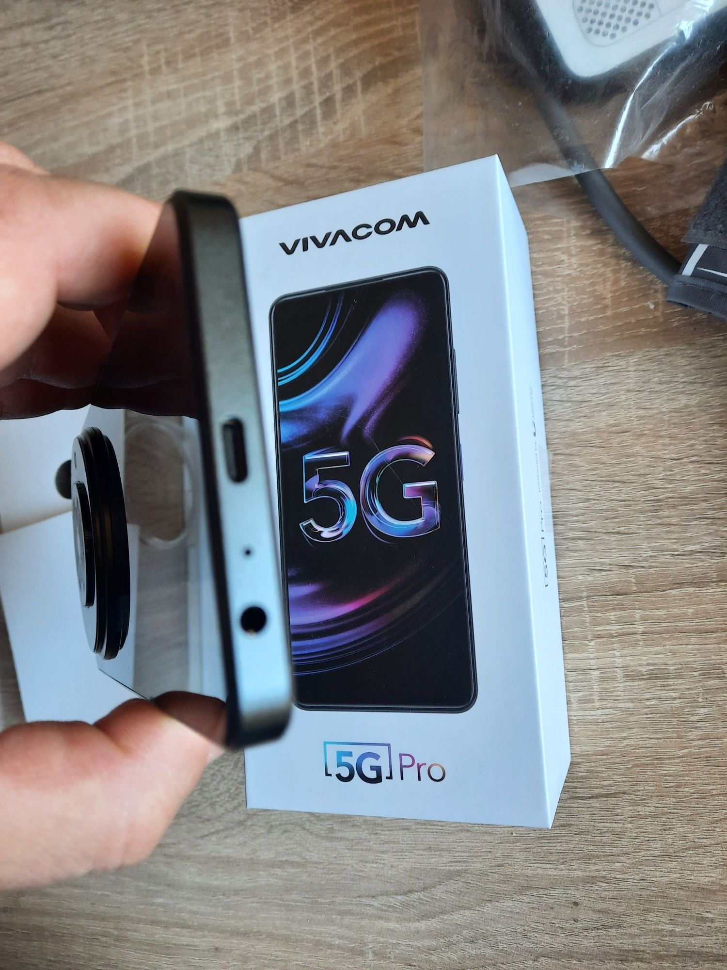 Телефон 5G Pro нов не използван