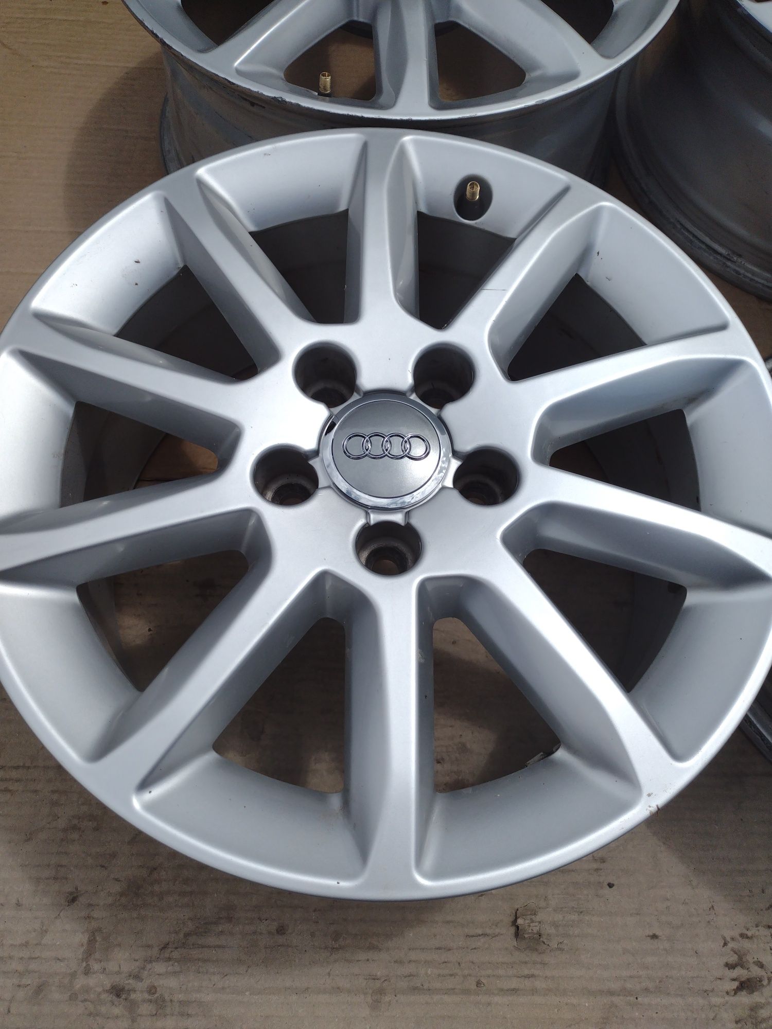 Перфектни 16-5х112 ЕТ45 7j Audi A4