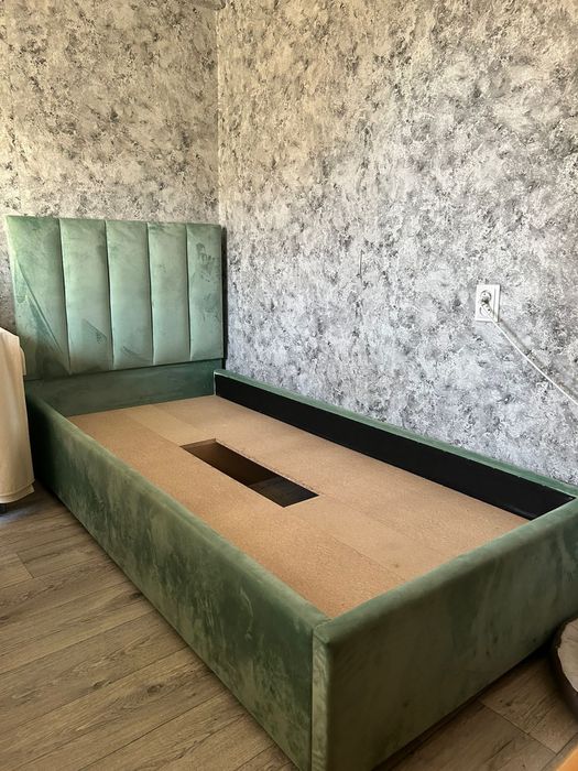 Продам кровать с матрасом