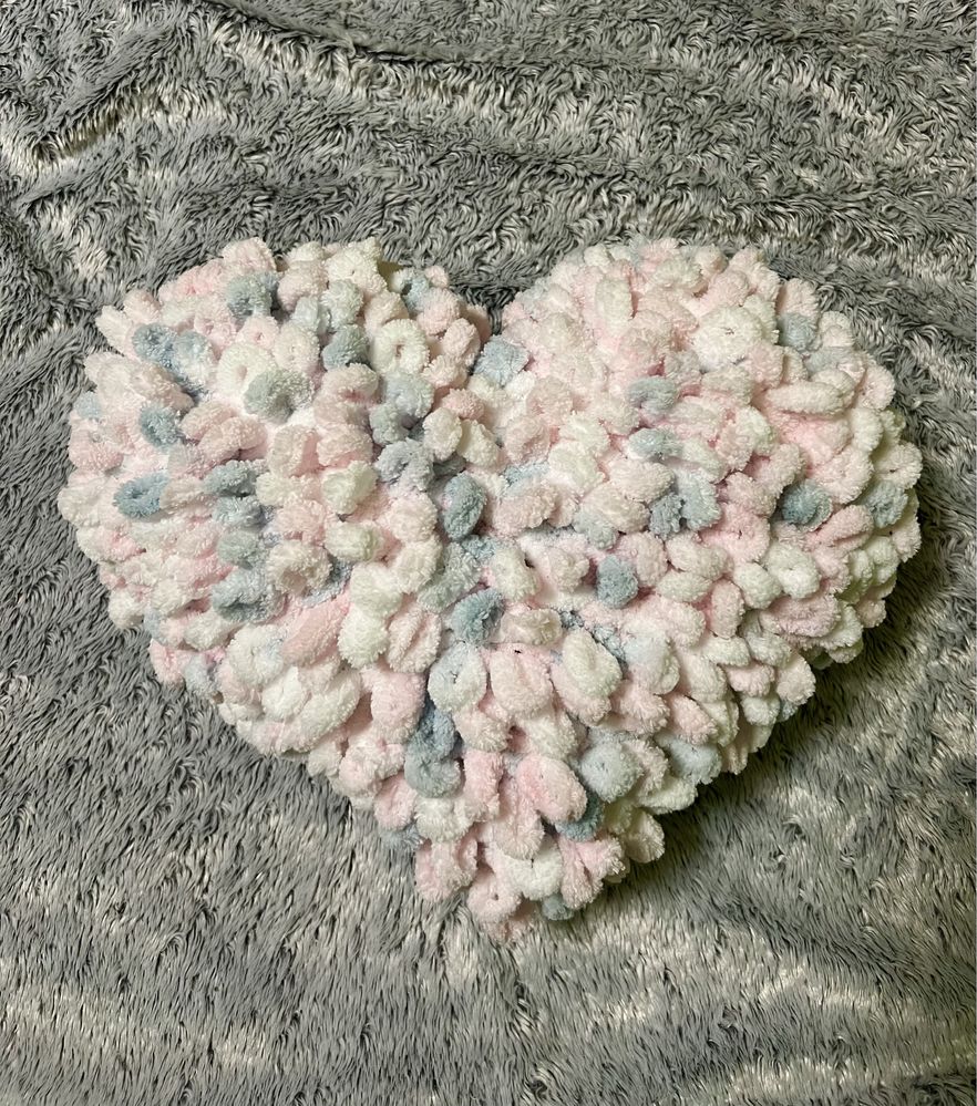 Плетена възглавничка сърце
