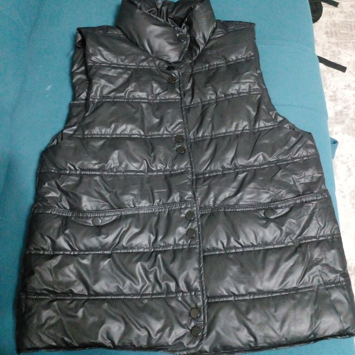 Безрукавка черный цвет