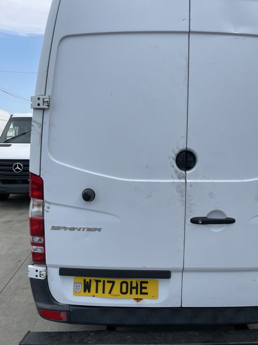 Usi spate sprinter 906