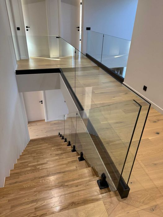 Balustrade din sticlă cu inox cel mai mic preț.