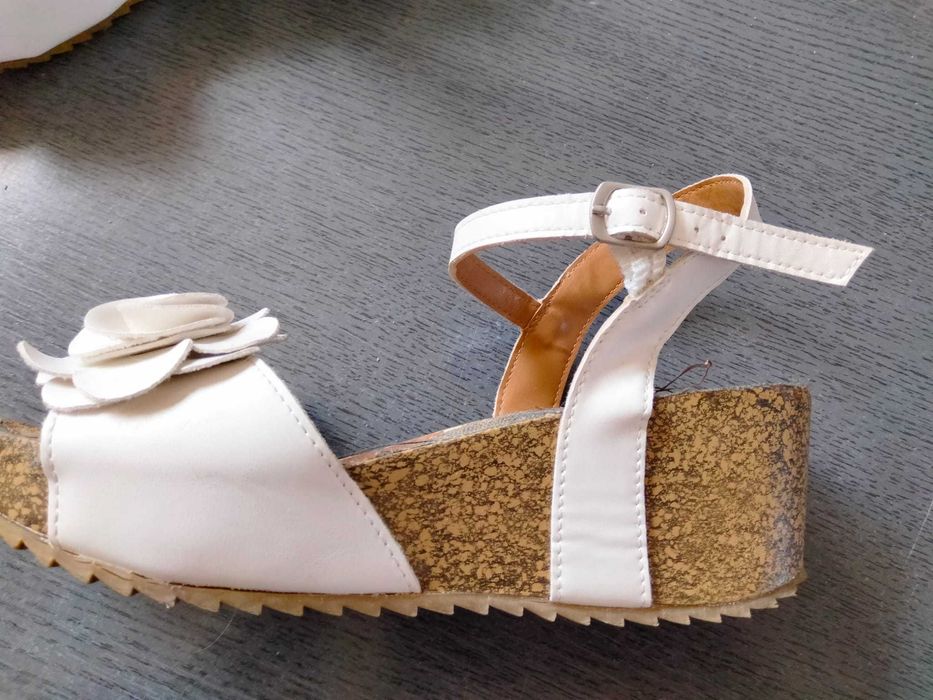 Sandale cu talpă ortopedică