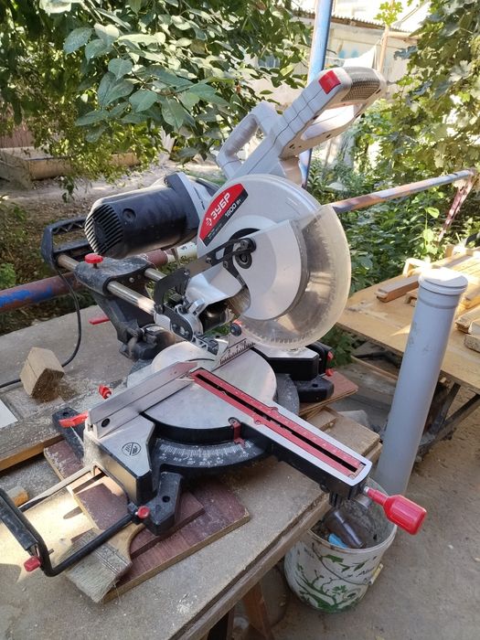 Пила торцовочная .