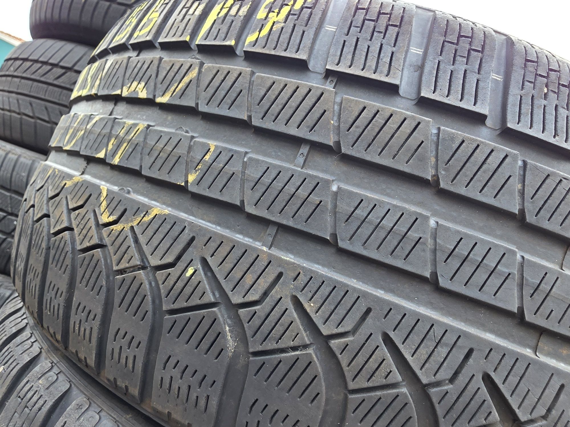 2бр Зимни гуми 245 35 19 - Pirelli DOT 2023