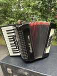 Acordeon Royal Standard cu 40 de basi