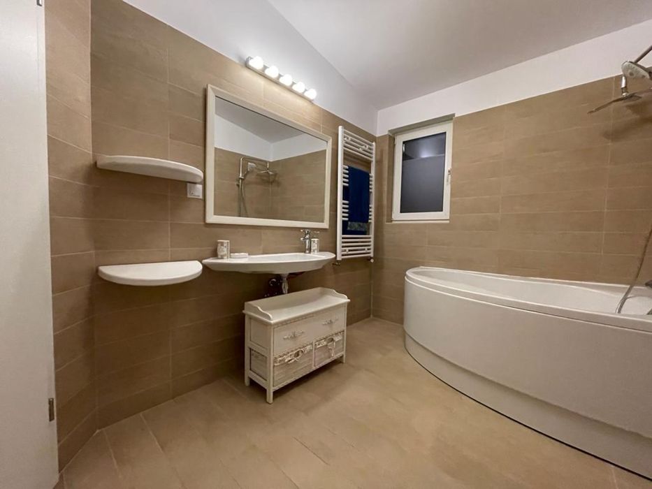 Inchiriez Apartament