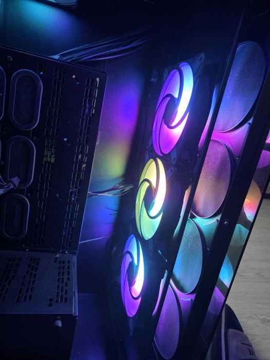 Corsair Obsidian + 3TB HDD + 250GB SSD + 5 ventilatoare ARGB - 600 RON