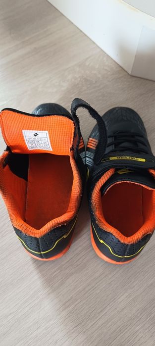 Продается спорт обувь для мальчика.