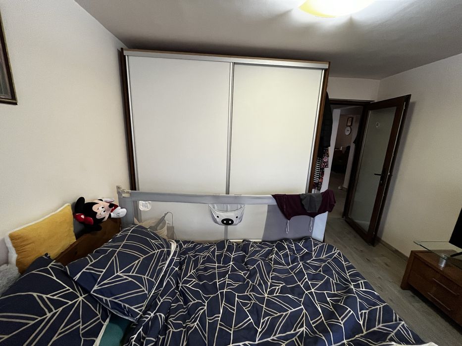 Apartament 3 camere de vanzare.
