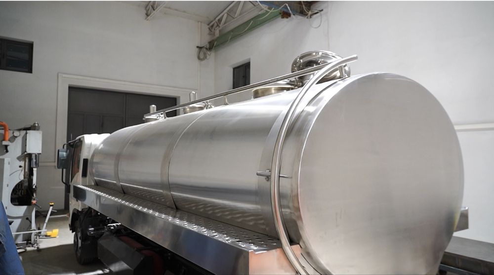 цистерну молоковоза