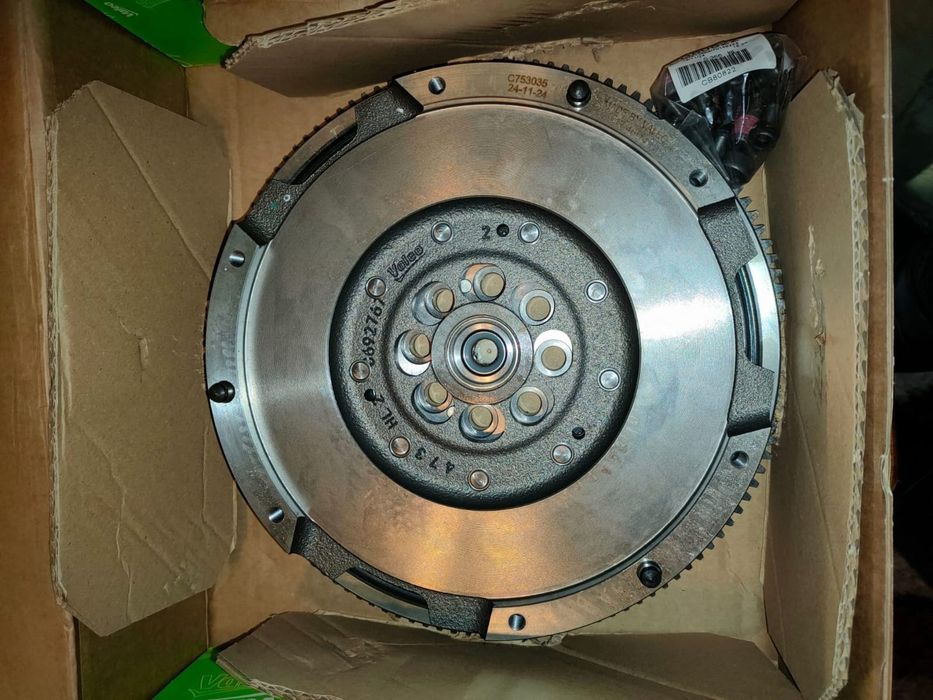 Vând ambreiaj cu volanta masa dubla BMW E90 E91 E60 E61 E84 2.0 837093