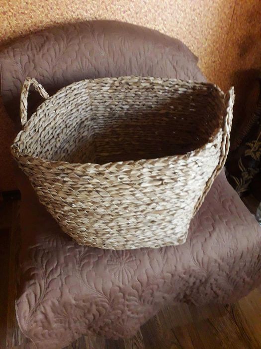 Плетен кош за играчки