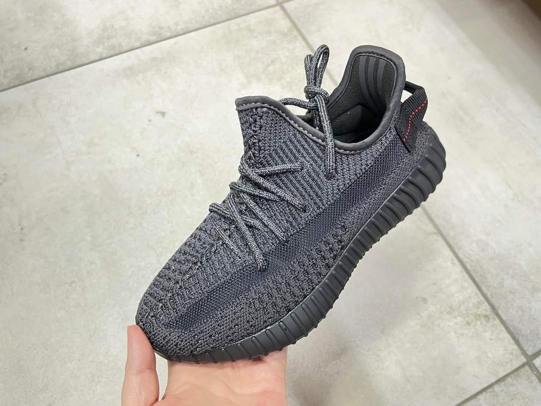 Adidas yeezy boost 350 v2,.