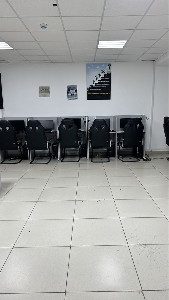 Продается офисный кресло