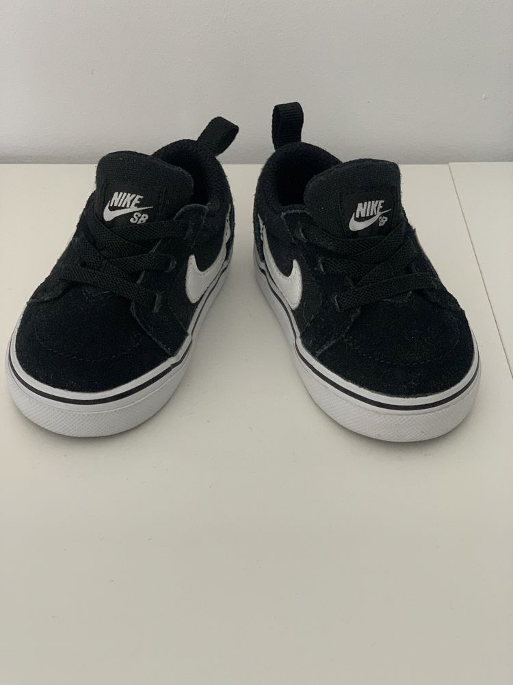 Tenisi Nike marimea 18,5 (9cm)