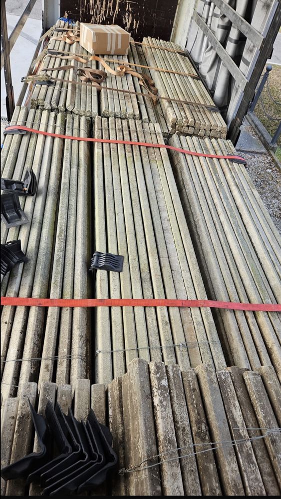 Stalpi (spalieri) beton pt gard  Italia