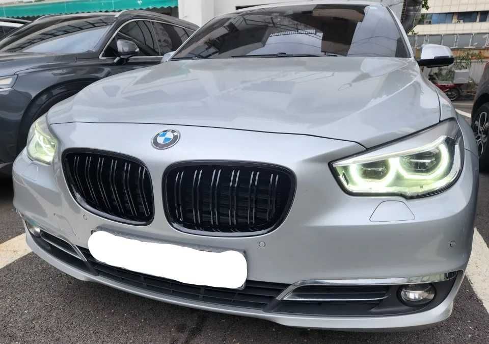Set 2 Grile Duble M Nari Bara Fata BMW Seria 5 GT F07, Negru Lucios