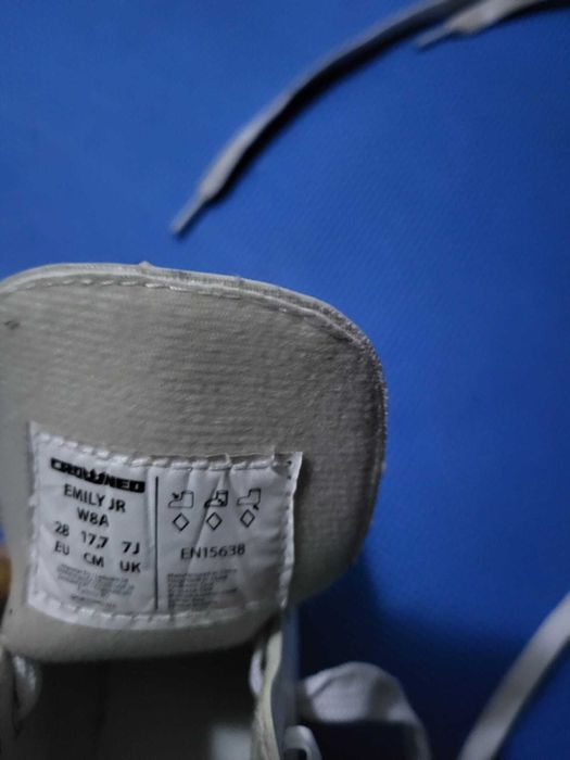 Vand patine numerele 28, 33, albe si reglabile 32-35