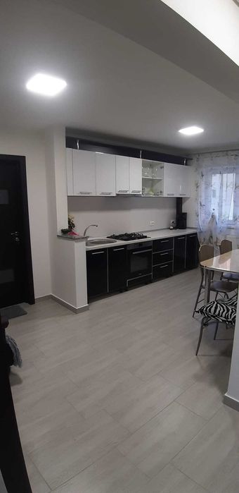 Închiriez apartament