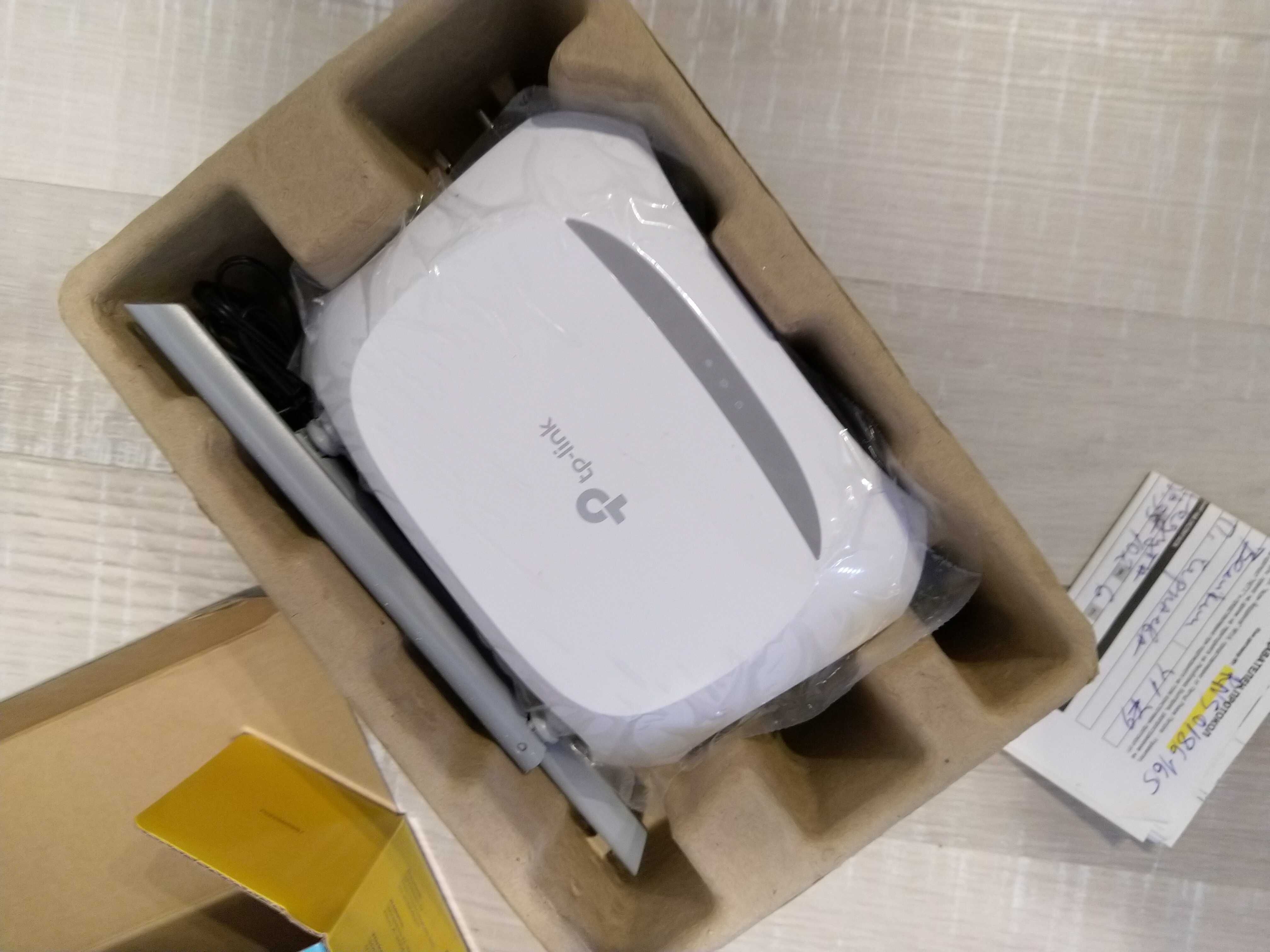Рутер НОВ TP-Link WR840N 300 Mbps НОВ, разпечатан