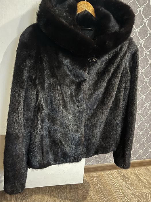 Продам норковую шубу автоледи