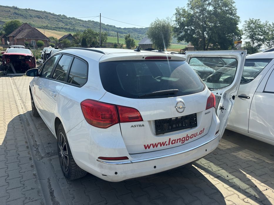 Bara fata capota far trager Opel Astra J 1.7 CDTI facelift