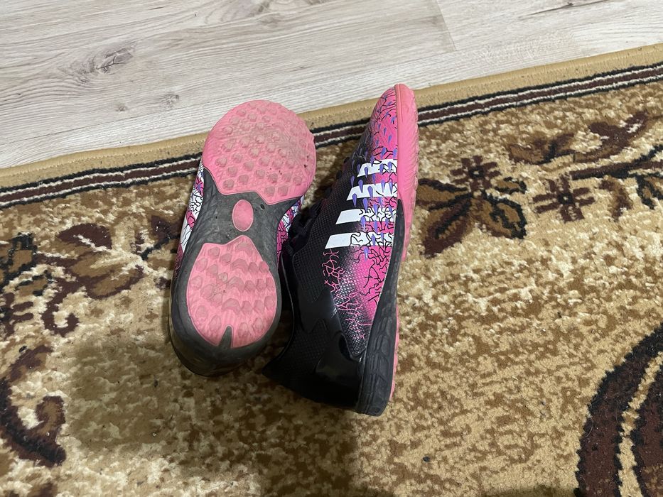 Adidasi de fotbal- sintetic nr 40