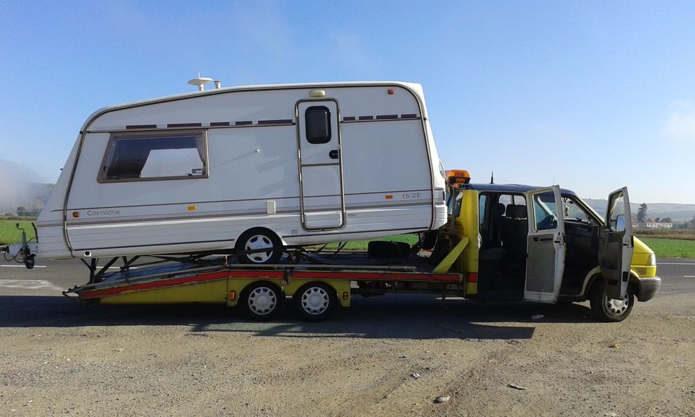 Asistenta rutieră tractari auto .vulcanizare mobila