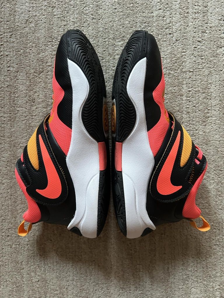 Баскетболни маратонки Nike Team Hustle D 11, номер 40