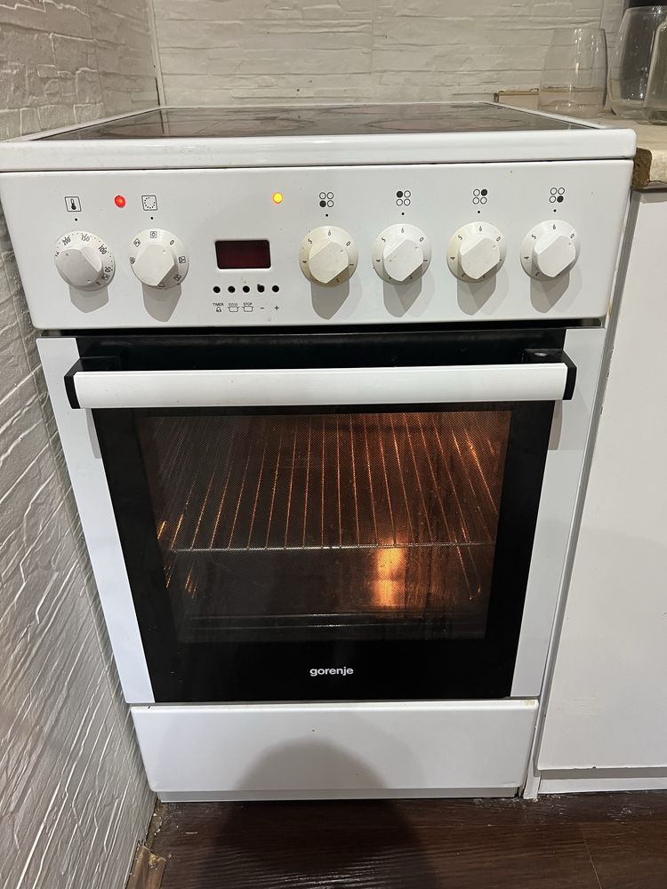 Готварска печка с керамичен плот Gorenje