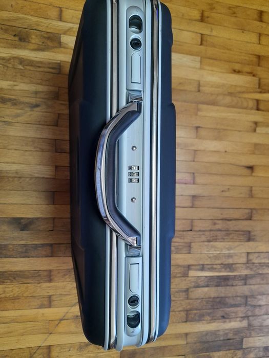 Луксозен куфар за документи