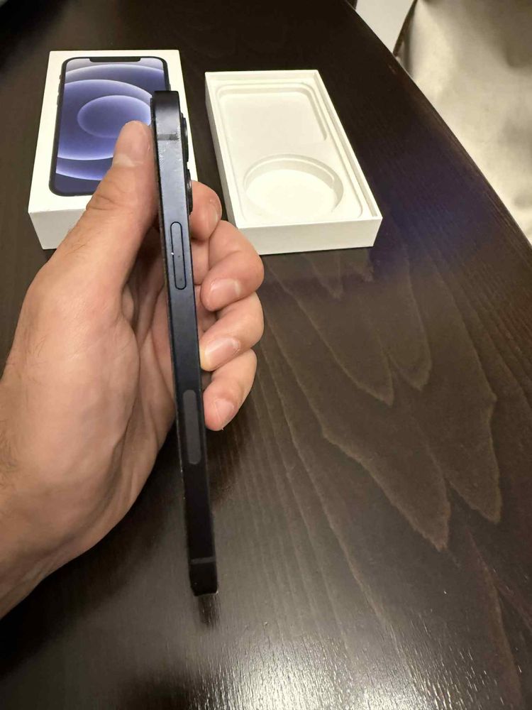 iPhone 12 128gb черен много добро състояние