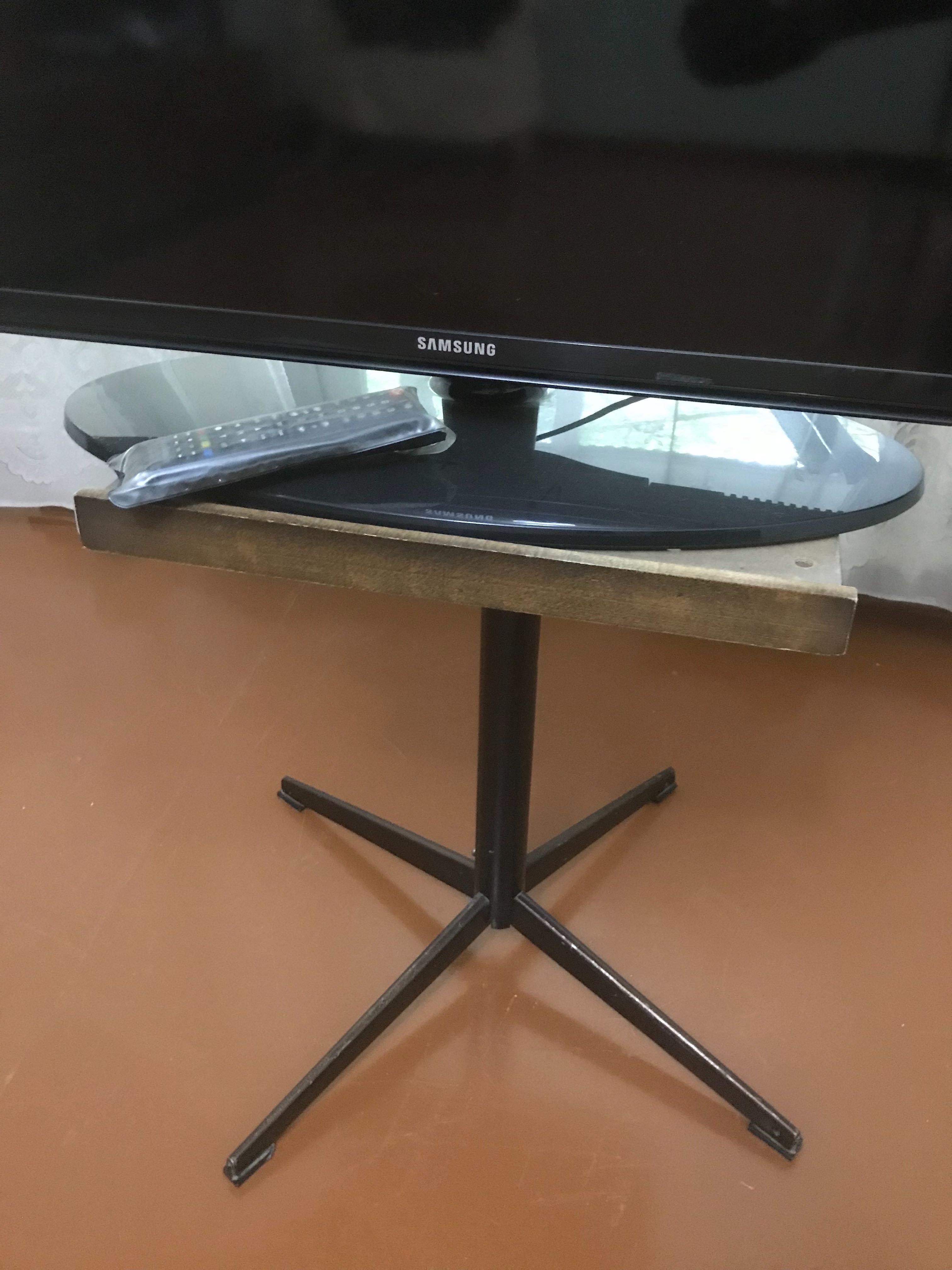 Телевизор Samsung UE40EH5000WXMS