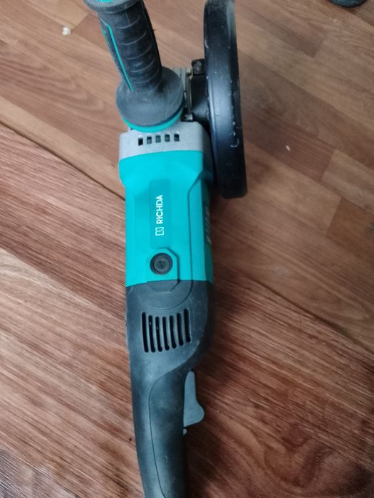 Продам болгарку почти новая