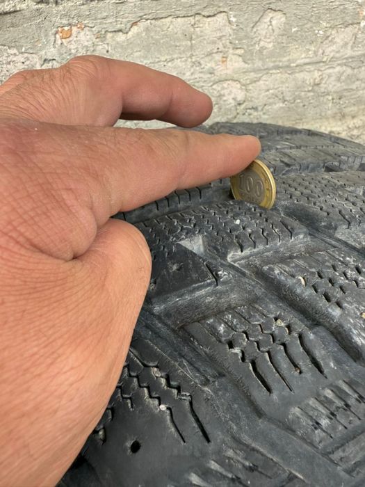 Б/у шины на ланд крузер 200 ,зима