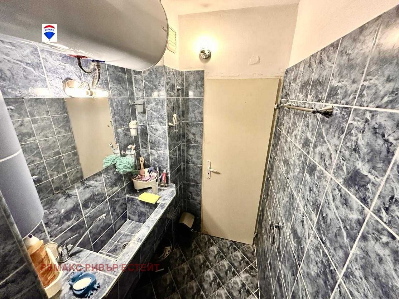 Продава се Тристаен апартамент в Русе, Център - 84 кв.м за 1833 €/кв.м - Снимка #10