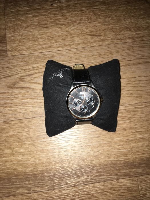 Часы Jacques Lemans