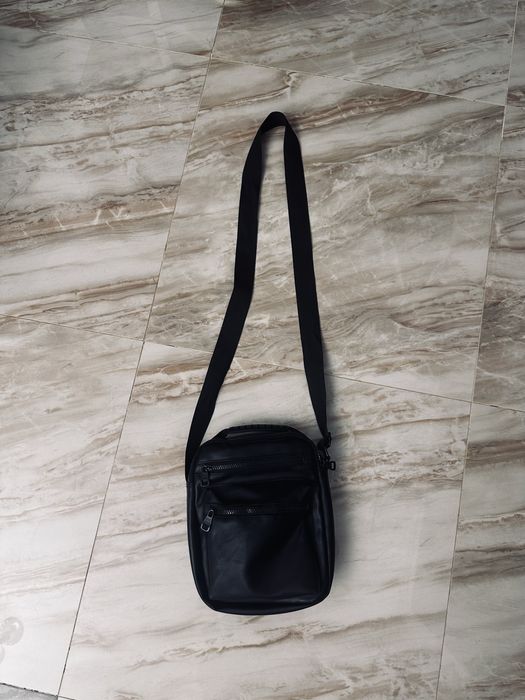 Продам черную барсетку