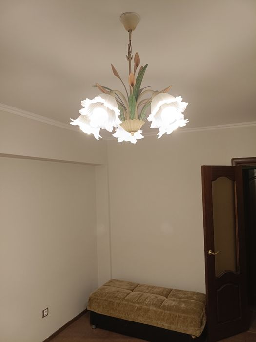 Продам люстру б/у