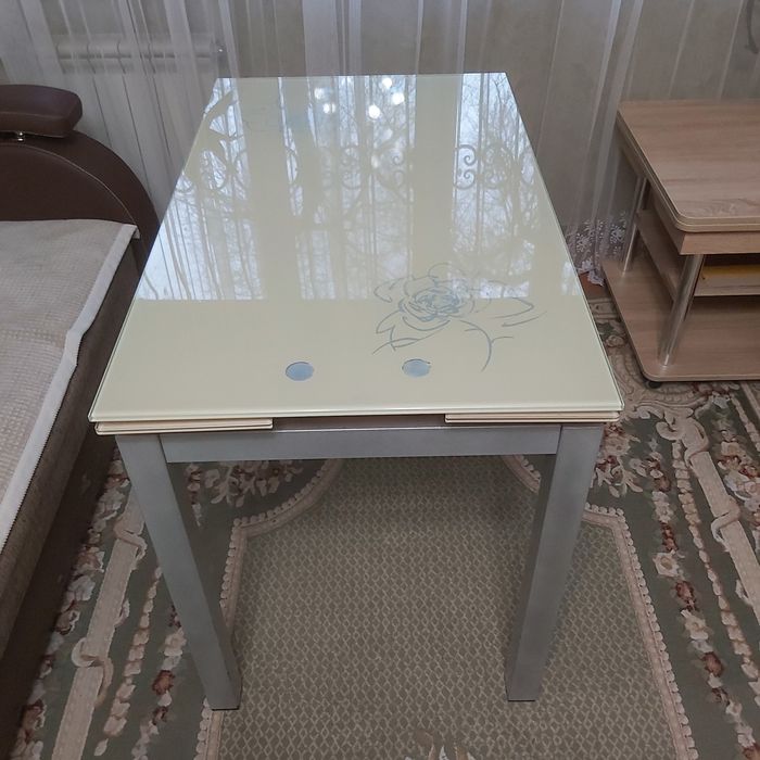 Стол кухонный стеклянный